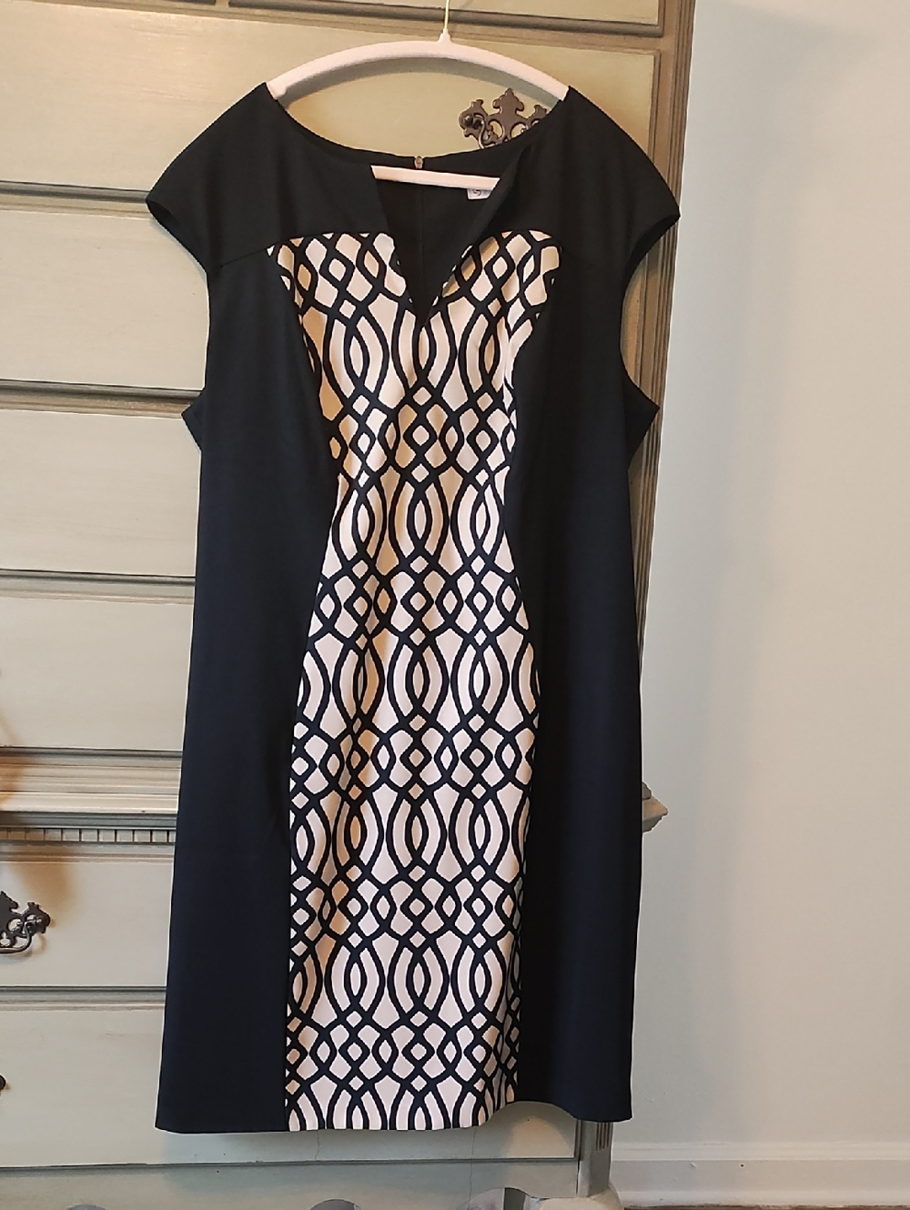 Dressbarn Black And Tan Color Sheath Dress